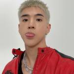 김우 진 Profile Picture